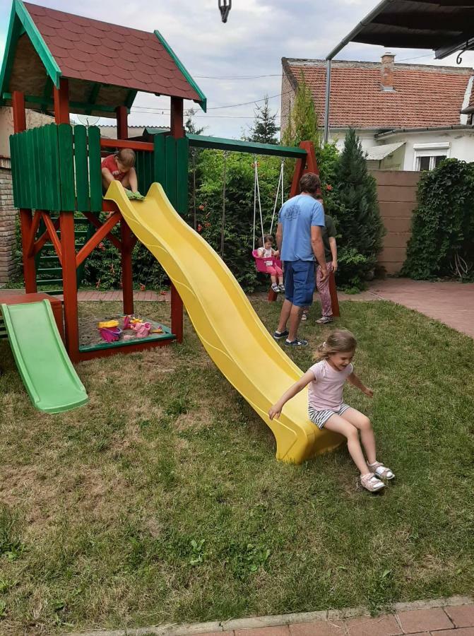 Gyulai Meseház Apartman Bagian luar foto