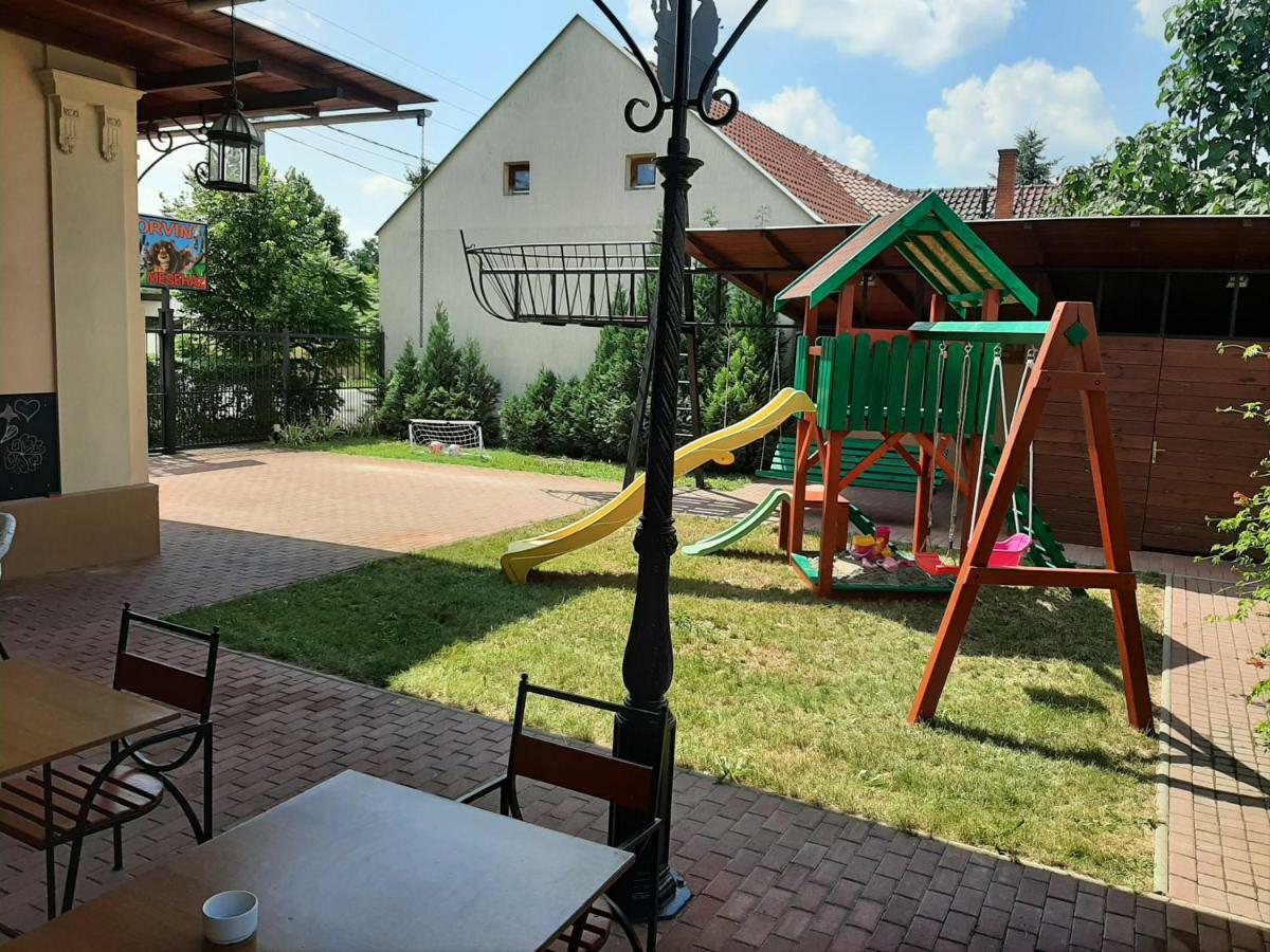 Gyulai Meseház Apartman Bagian luar foto