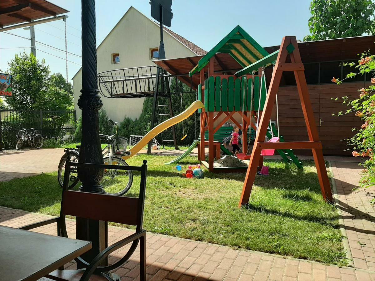 Gyulai Meseház Apartman Bagian luar foto