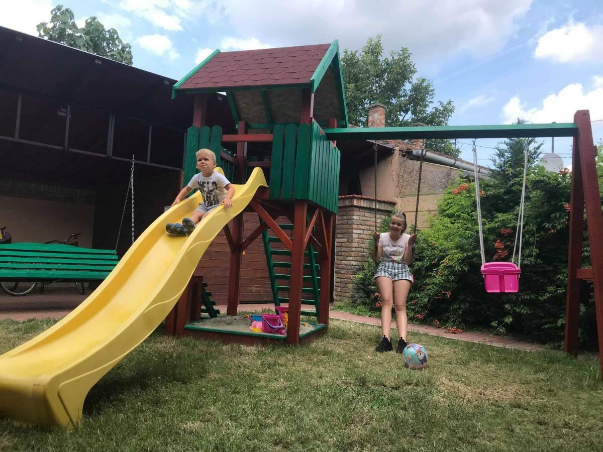 Gyulai Meseház Apartman Bagian luar foto