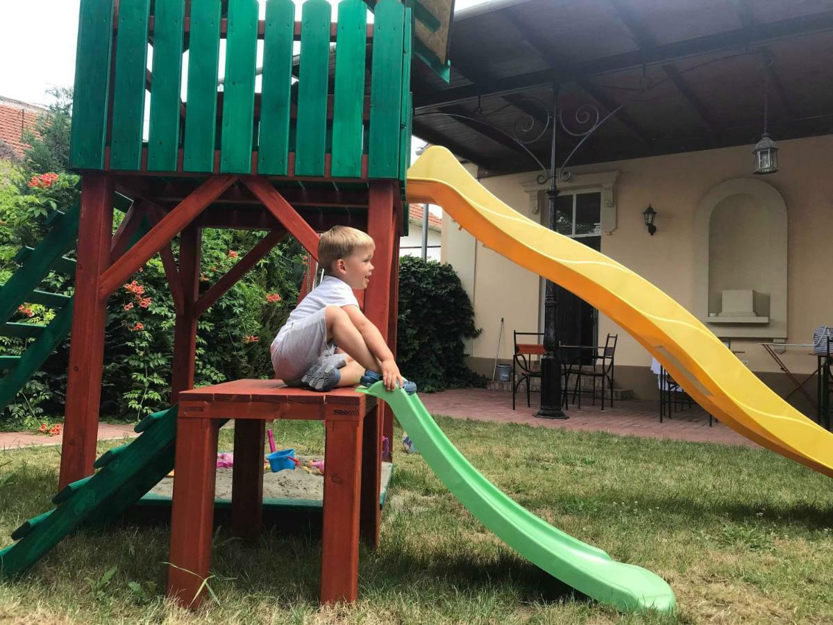 Gyulai Meseház Apartman Bagian luar foto