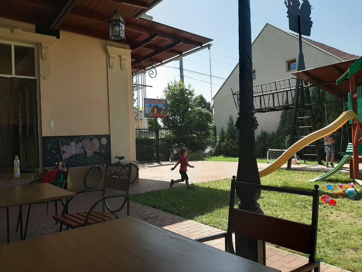 Gyulai Meseház Apartman Bagian luar foto