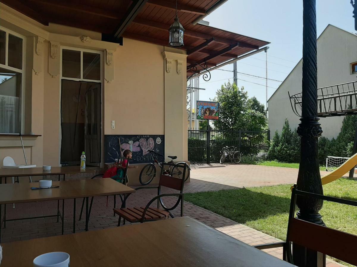 Gyulai Meseház Apartman Bagian luar foto